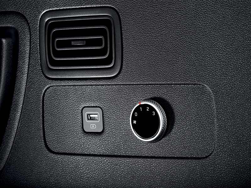 Cargadores USB y ajuste ventilador de A/C en 3ra fila de Hyundai Creta Grand