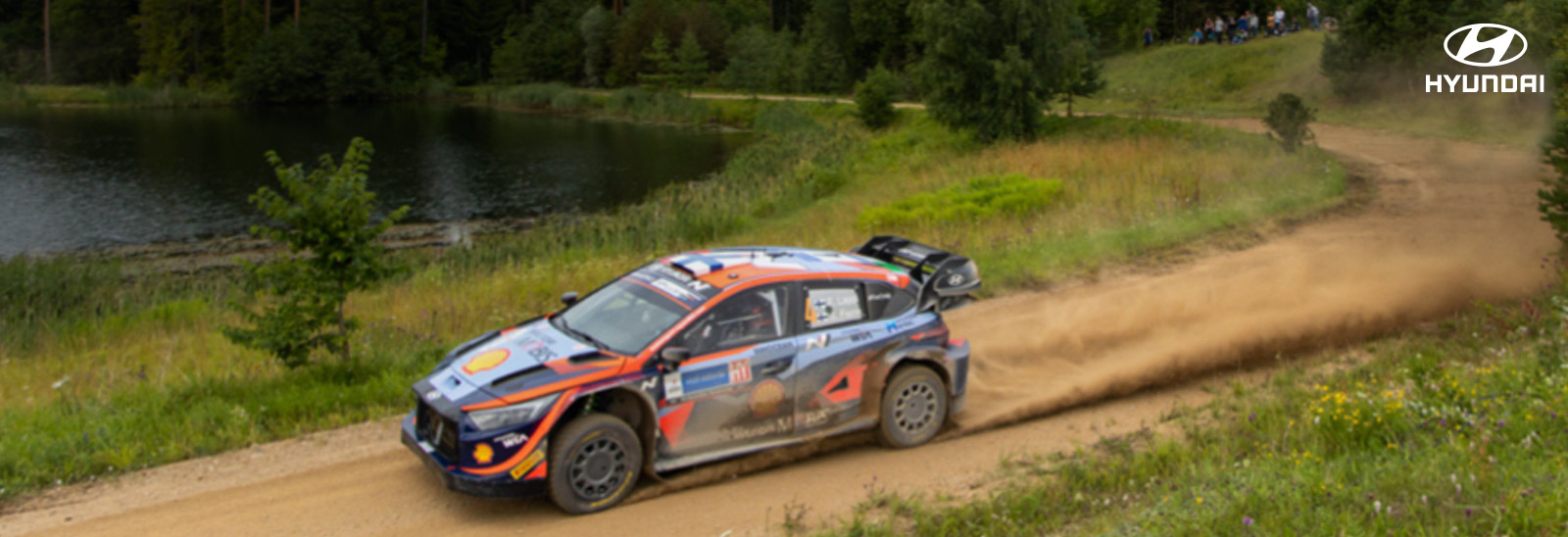 Hyundai i20 N en camino de tierra dunrate el Rally de Estonia