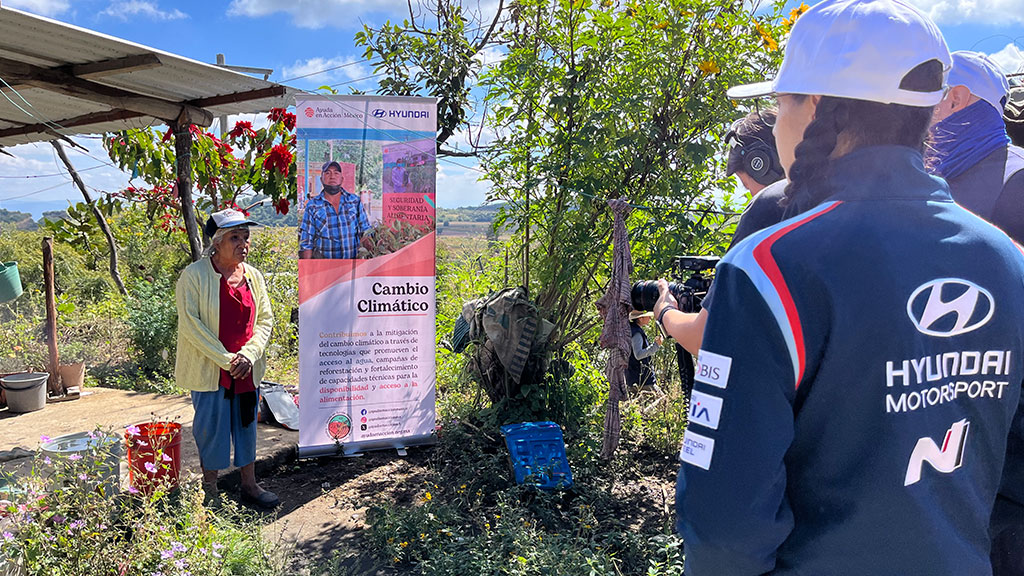 Equipo Hyundai Motor y Ayuda en Acción trabajando juntos por el medio ambiente