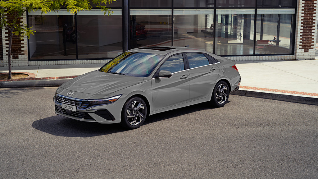 Vista frontal del nuevo elantra 2024