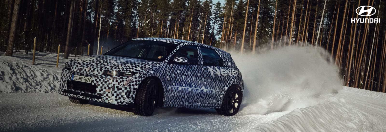 Auto de Hyundai MotorSport en la nieve