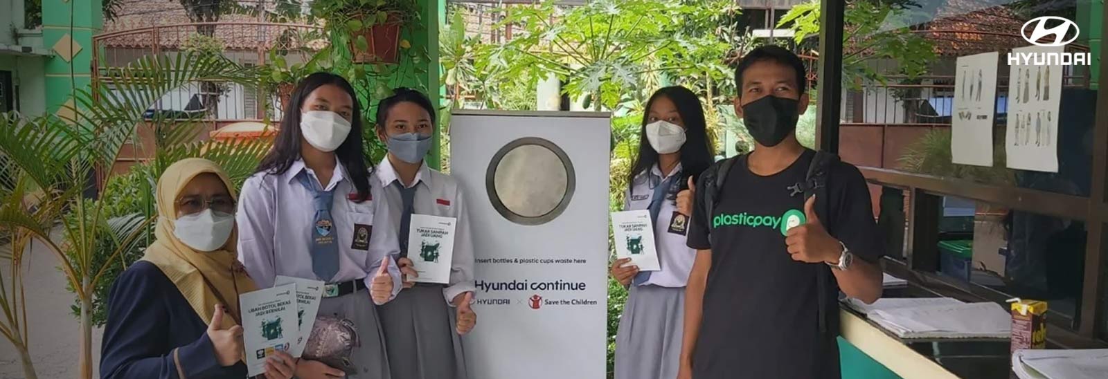 Jóvenes participando en programa hyundai continue en Indonesia