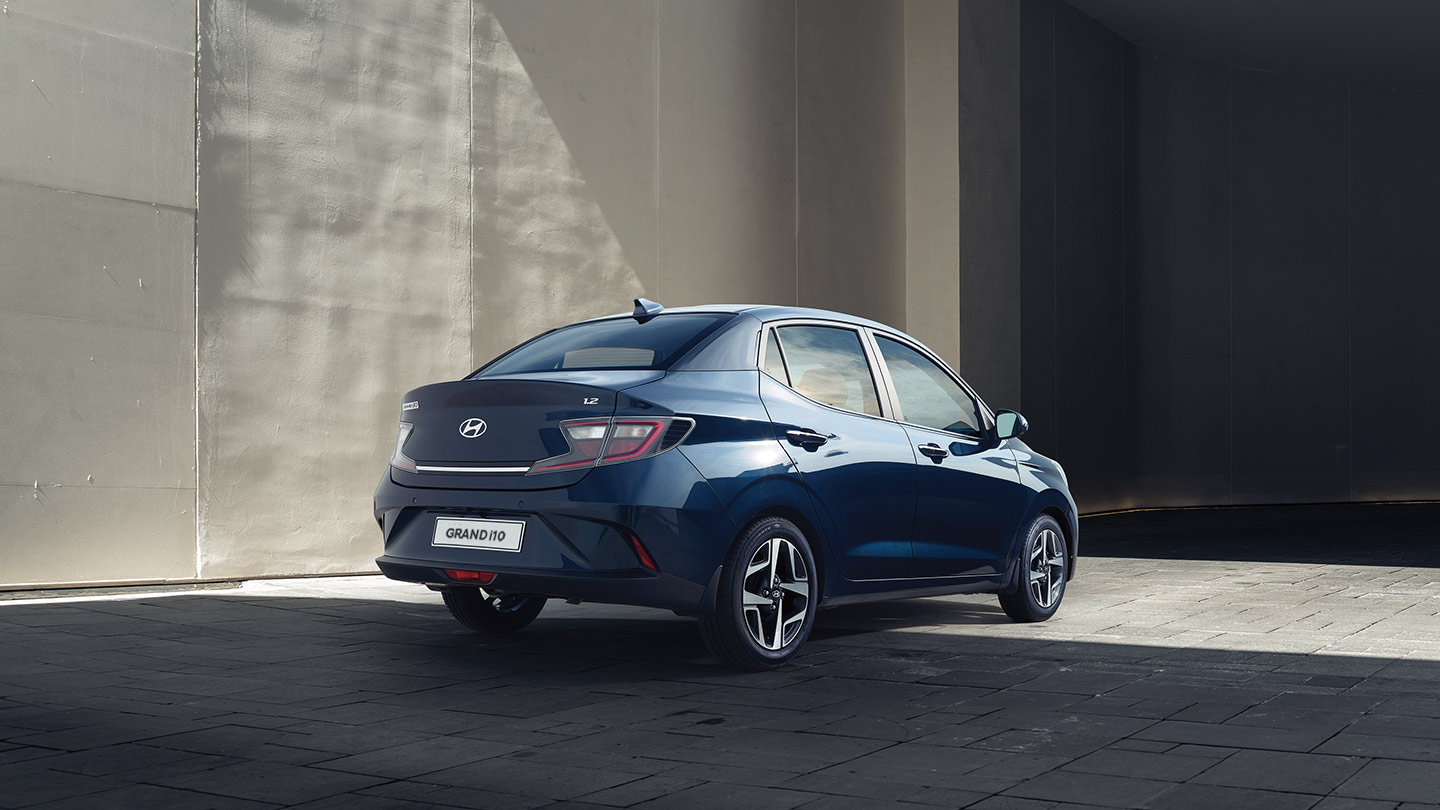 GRAND I10 SD 2026 por carretera a gran velocidad
