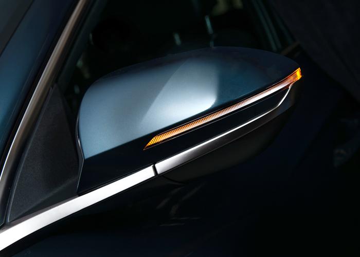 Espejo exterior con luz direccional integrada en Hyundai Tucson color azul