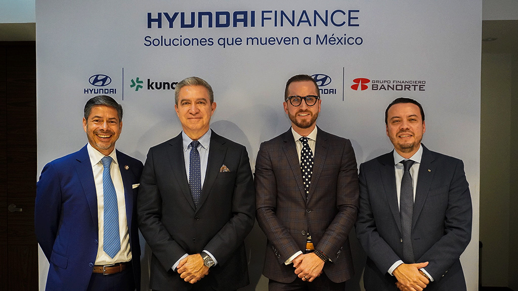 Edgar Carranza, CEO de Hyundai Motor de M&eacute;xico, durante el anuncio de la estrategia con Banorte