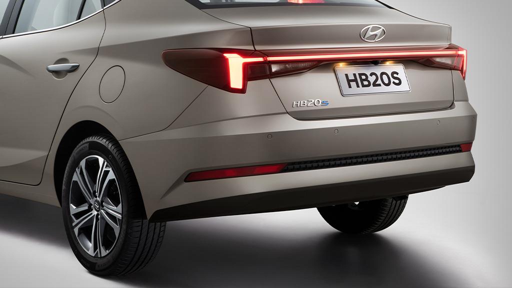 Vista trasera de Hyundai HB20 Sedán color beige