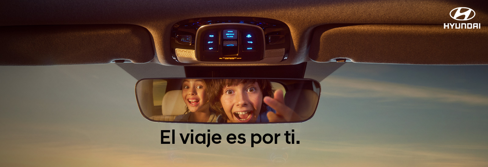 Modelo Hyundai celebrando 10 años